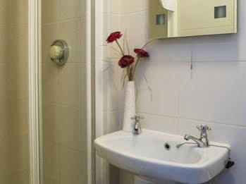 Guest house The Lemon Leaf Cafe Bar And Townhouse Kinsale